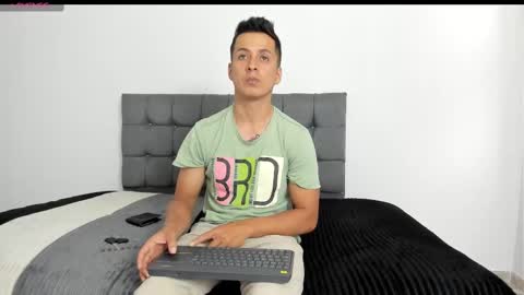 Snapshot of raiiaan_torricely chatting on January 2025 05:07:02 PM Rayan online show from January 2025 05:07:02 PM