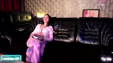 Snapshot of rainbowpony420 chatting on January 2025 07:16:01 PM Joline and Alexa online show from January 2025 07:16:01 PM