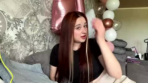 Snapshot of raisaklee chatting on May 2026 04:52:01 AM Cherry online show from May 2026 04:52:01 AM