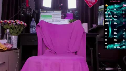 Snapshot of raissa_sky26 chatting on October 2025 02:39:02 AM Laura online show from October 2025 02:39:02 AM