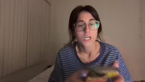 Snapshot of raiyvyn chatting on February 2026 04:44:02 AM Ray Ray online show from February 2026 04:44:02 AM