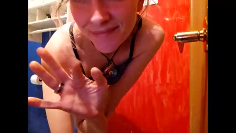 Snapshot of randcandy77 chatting on February 2025 09:44:02 PM Randcandy77 online show from February 2025 09:44:02 PM