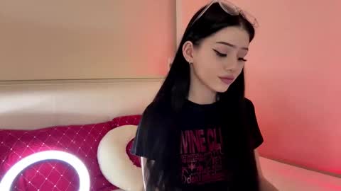 Luna online show from December 2025 04:44:01 PM