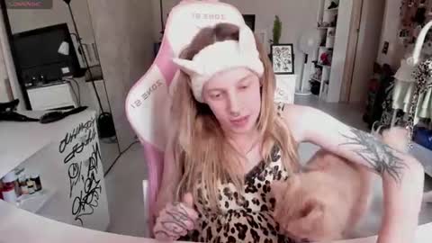 Snapshot of rapunzel_cute chatting on July 2026 01:25:01 PM Rapunzel online show from July 2026 01:25:01 PM