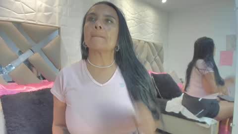 Raquel Moore  online show from February 2026 04:11:02 PM