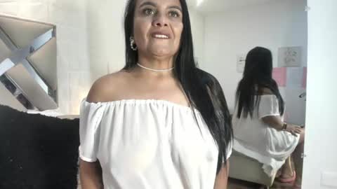 Raquel Moore  online show from February 2026 12:38:01 AM