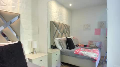 Raquel Moore  online show from March 2026 06:03:01 PM