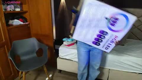 Raquel online show from October 2025 07:25:02 PM