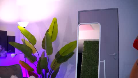 Snapshot of raquellevon chatting on November 2025 04:34:02 AM Raquelle online show from November 2025 04:34:02 AM