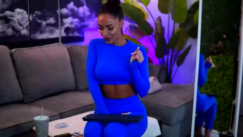 Raquelle online show from February 2026 10:29:01 AM