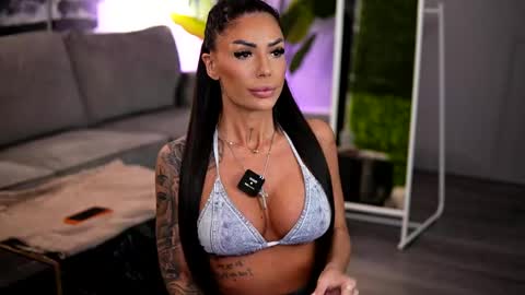 Raquelle online show from April 2026 08:53:02 AM