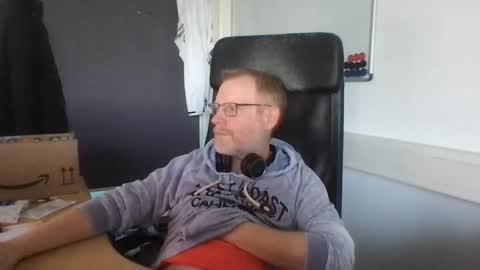 Raunchy me online show from December 2025 02:32:02 PM