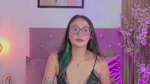 Snapshot of ravena_queen chatting on July 2026 06:33:01 PM ravena_queen online show from July 2026 06:33:01 PM