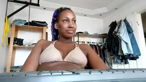 Snapshot of ravenbby chatting on July 2026 03:43:02 AM ravenbby online show from July 2026 03:43:02 AM
