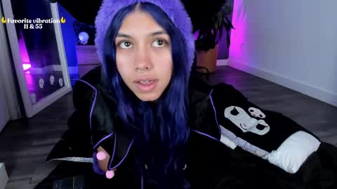 Snapshot of ravenwitch_ chatting on April 2026 07:49:02 PM Raven Witch online show from April 2026 07:49:02 PM