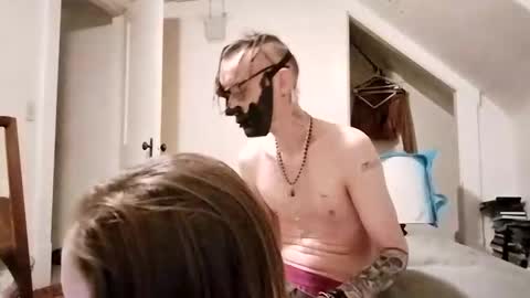 Snapshot of raver8142 chatting on December 2024 04:34:02 AM Raver online show from December 2024 04:34:02 AM