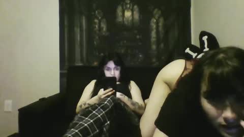 Snapshot of ravyn_nyx chatting on September 2025 02:35:01 AM Ravyn and Nyx online show from September 2025 02:35:01 AM