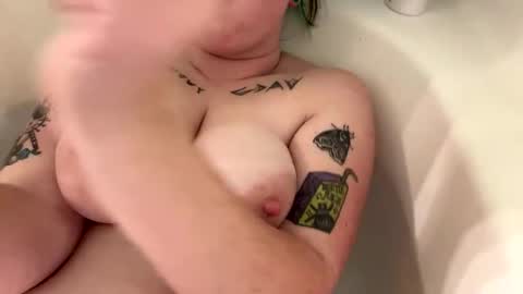 Snapshot of ravyn_xoxo chatting on December 2024 04:41:02 AM Ravynn 3 online show from December 2024 04:41:02 AM