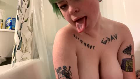 Snapshot of ravyn_xoxo chatting on January 2025 02:37:01 PM Ravynn 3 online show from January 2025 02:37:01 PM