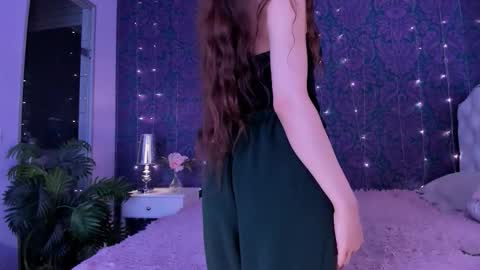 Lillian online show from September 2025 07:03:01 PM