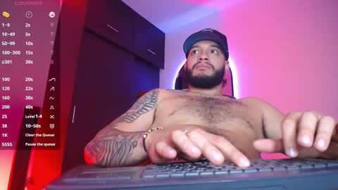 Felipe independent model online show from November 2025 03:51:01 AM