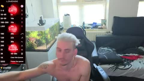 Snapshot of rayzel31 chatting on April 2026 02:33:01 PM Rayzel online show from April 2026 02:33:01 PM