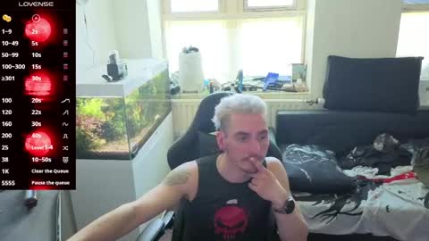 Snapshot of rayzel31 chatting on April 2026 11:38:01 AM Rayzel online show from April 2026 11:38:01 AM
