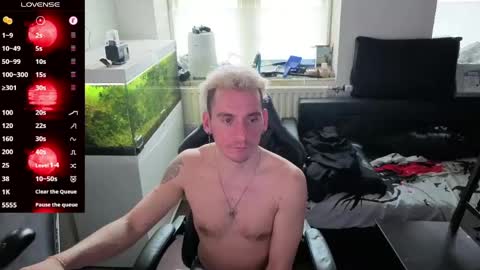 Snapshot of rayzel31 chatting on May 2026 05:40:02 PM Rayzel online show from May 2026 05:40:02 PM