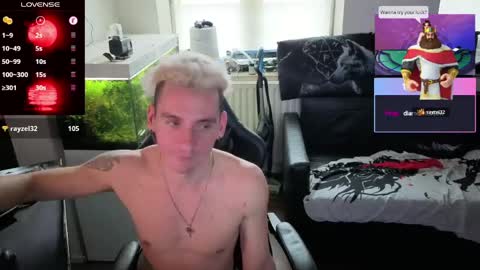 Snapshot of rayzel_white chatting on May 2026 04:04:02 PM Rayzel White online show from May 2026 04:04:02 PM