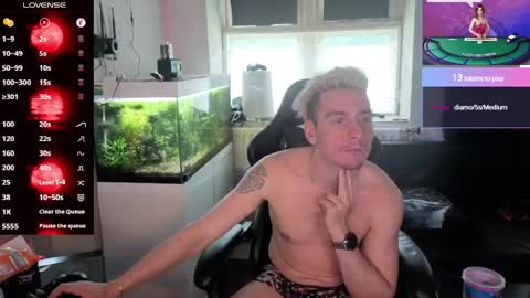 Snapshot of rayzel_white chatting on June 2026 05:15:02 PM Rayzel White online show from June 2026 05:15:02 PM