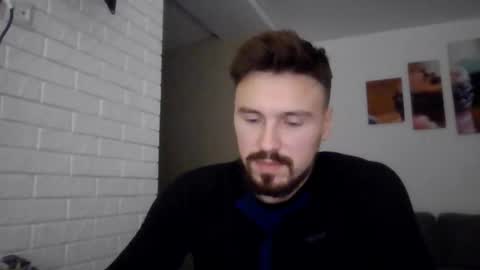 Snapshot of razvan27h chatting on February 2025 05:07:02 PM Razvan27h online show from February 2025 05:07:02 PM