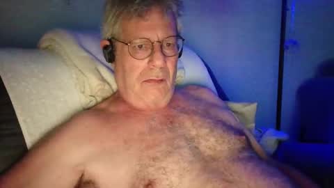 Snapshot of rbycks chatting on April 2026 01:55:01 AM mickey95003 online show from April 2026 01:55:01 AM