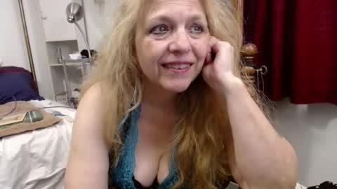 Snapshot of ready_betty chatting on October 2025 09:55:02 PM Betty online show from October 2025 09:55:02 PM
