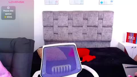 realbadbxtch_ online show from May 2026 09:53:01 PM