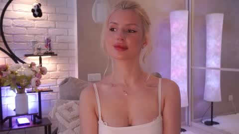 Snapshot of realcrystal chatting on March 2026 06:19:02 AM Grace online show from March 2026 06:19:02 AM