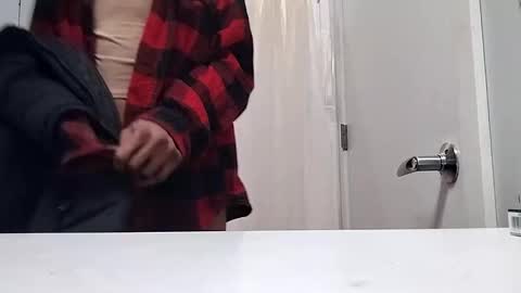 Snapshot of realdrewreynolds chatting on January 2025 08:47:02 PM tranzGODess online show from January 2025 08:47:02 PM