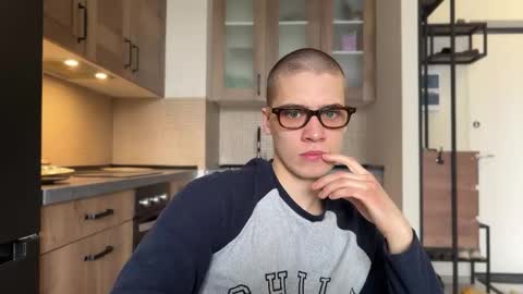 AliceEve online show from April 2026 08:56:01 AM