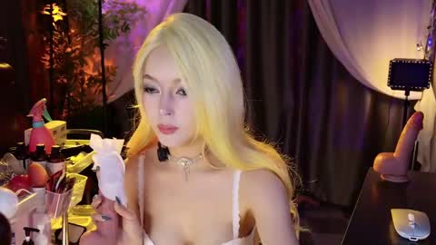 reaowna___ online show from October 2025 12:00:02 PM