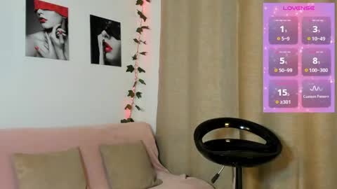 Snapshot of rebeca_marchetti chatting on June 2026 06:52:01 PM Rebeca Marchetti online show from June 2026 06:52:01 PM