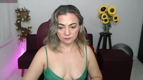 Snapshot of rebeca_milf chatting on April 2026 01:52:02 PM REBECA online show from April 2026 01:52:02 PM