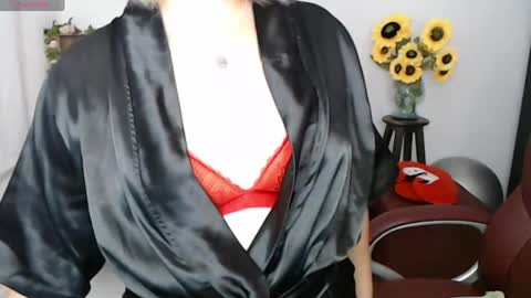 Snapshot of rebeca_milf chatting on May 2026 02:00:02 PM REBECA online show from May 2026 02:00:02 PM