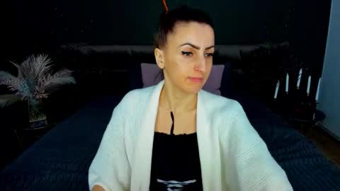 Snapshot of rebecca_diamonds chatting on February 2026 07:01:01 AM rebecca_diamonds online show from February 2026 07:01:01 AM