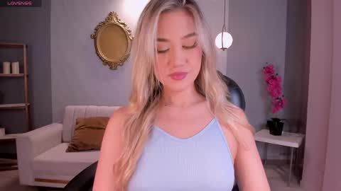 Snapshot of rebeccahudson_ chatting on May 2026 08:37:01 PM Rebe online show from May 2026 08:37:01 PM
