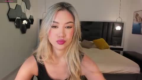 Snapshot of rebeccahudson_ chatting on June 2026 07:04:02 PM Rebe online show from June 2026 07:04:02 PM