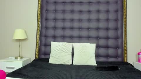 rebeccavibes online show from November 2025 08:25:02 PM