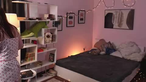 Snapshot of rebekka_den chatting on February 2026 07:26:02 PM Lylu online show from February 2026 07:26:02 PM