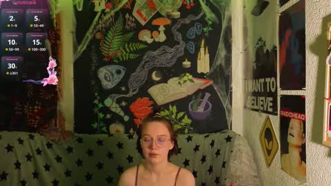 Lara online show from November 2025 08:55:01 PM