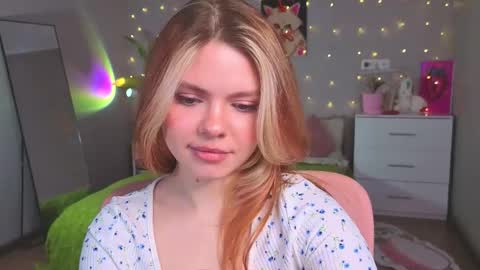 Snapshot of red__candy chatting on May 2026 02:36:02 PM red__candy online show from May 2026 02:36:02 PM