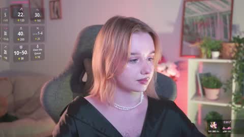 Snapshot of red_queeen chatting on December 2024 09:41:02 PM QUEEN OF EVIL online show from December 2024 09:41:02 PM