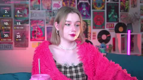 Snapshot of red_queeen chatting on December 2024 10:59:02 PM QUEEN OF EVIL online show from December 2024 10:59:02 PM